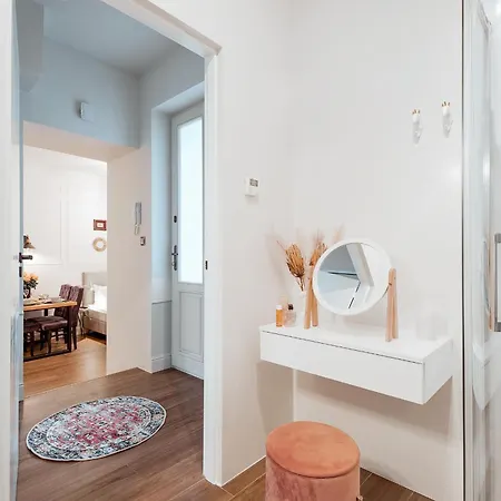 Cozy In Old Town Apartman *