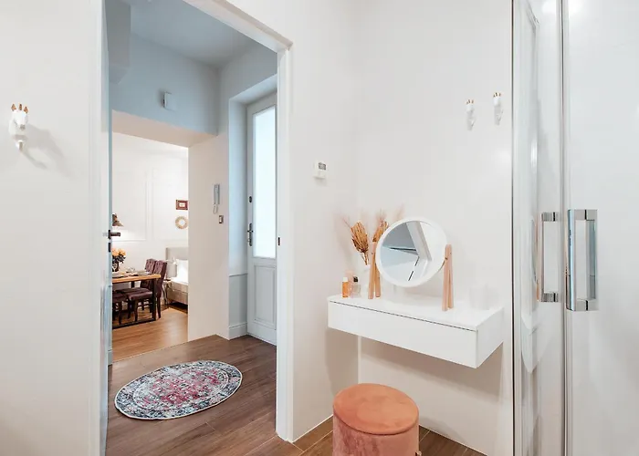 Cozy In Old Town Apartment *