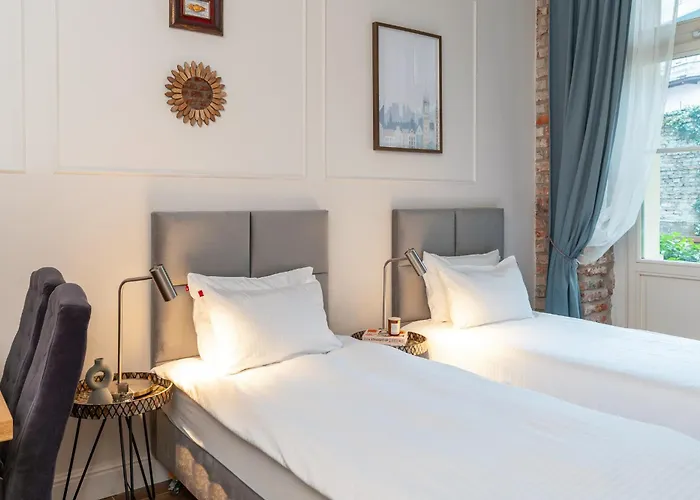 Cozy In Old Town Apartment *